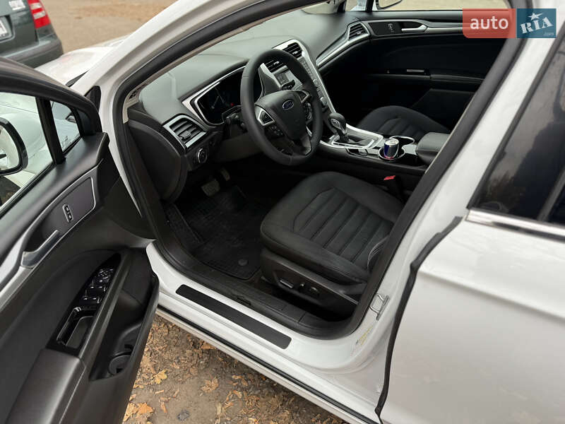 Седан Ford Fusion 2013 в Сумах