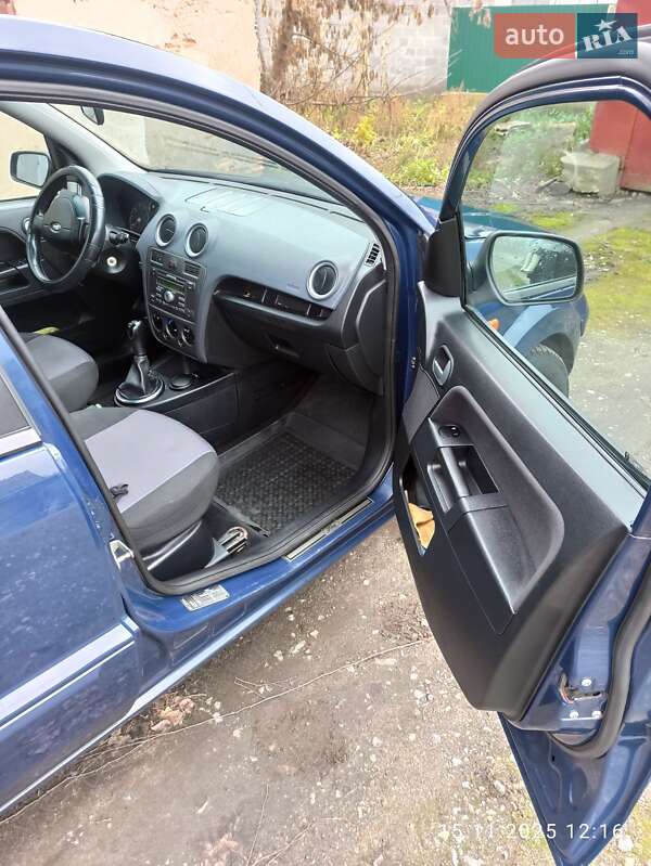 Хэтчбек Ford Fusion 2011 в Чуднове