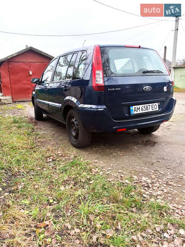 Хэтчбек Ford Fusion 2011 в Чуднове