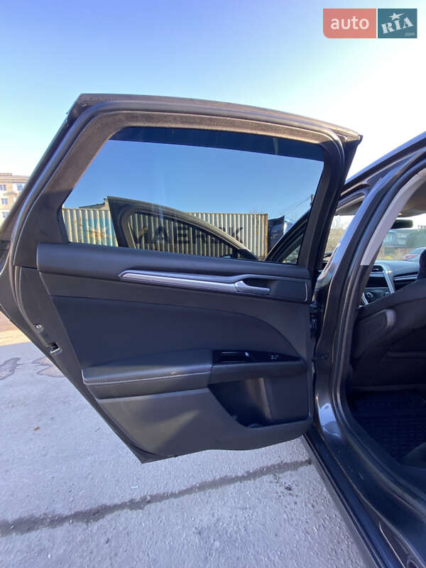 Седан Ford Fusion 2015 в Луцке