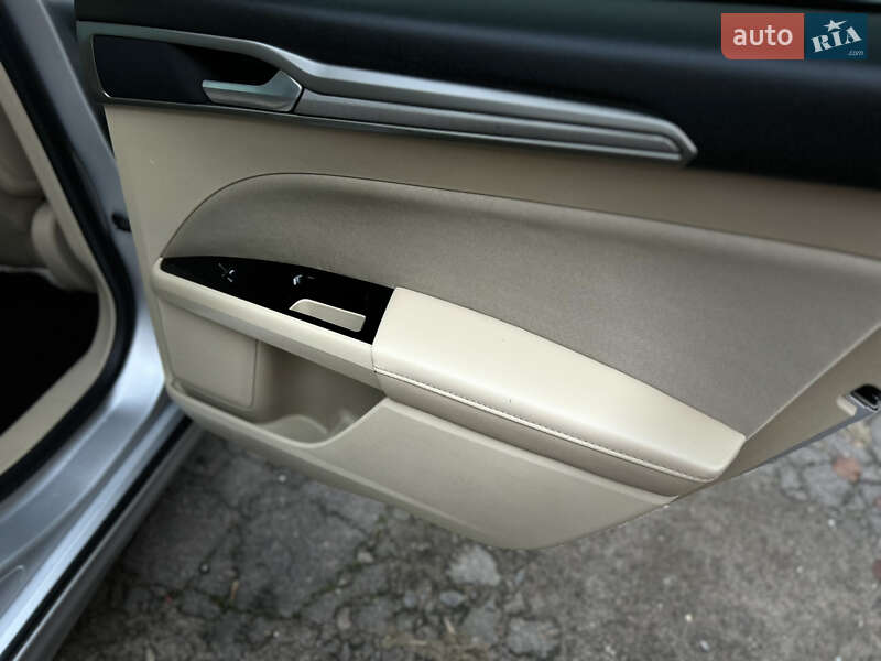 Седан Ford Fusion 2015 в Ровно фото 33 Седан Ford Fusion 2015 в Ровно