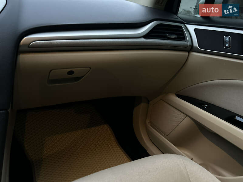 Седан Ford Fusion 2015 в Ровно фото 60 Седан Ford Fusion 2015 в Ровно