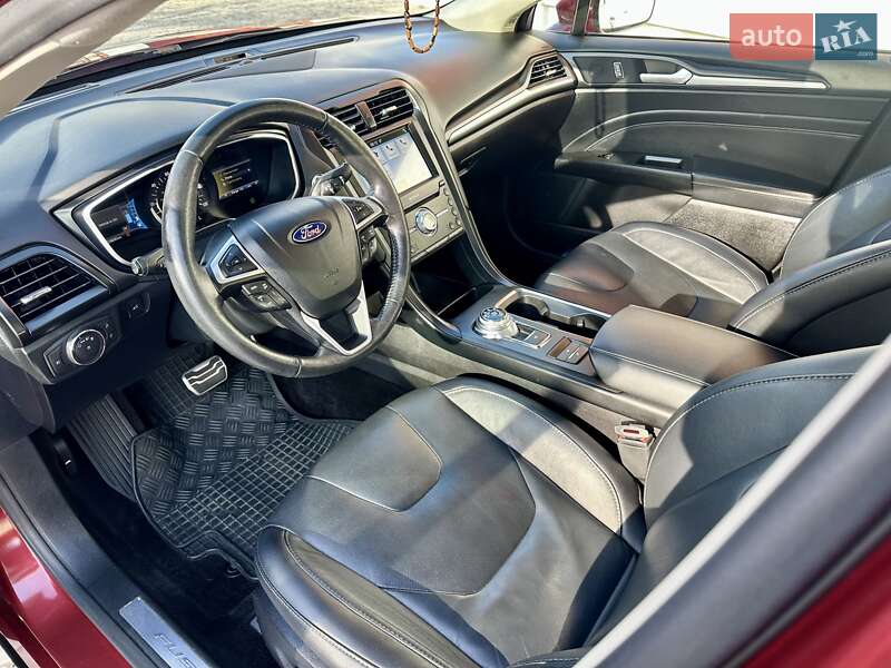 Седан Ford Fusion 2016 в Чернівцях