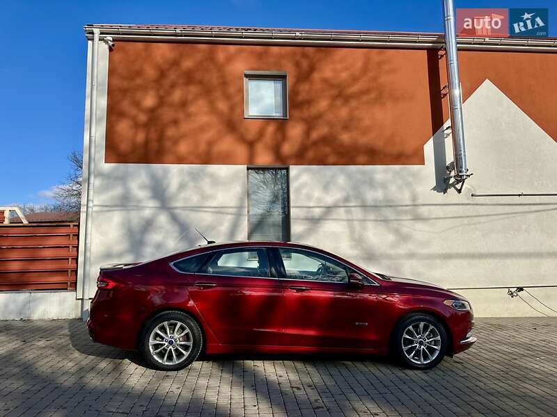 Седан Ford Fusion 2016 в Чернівцях