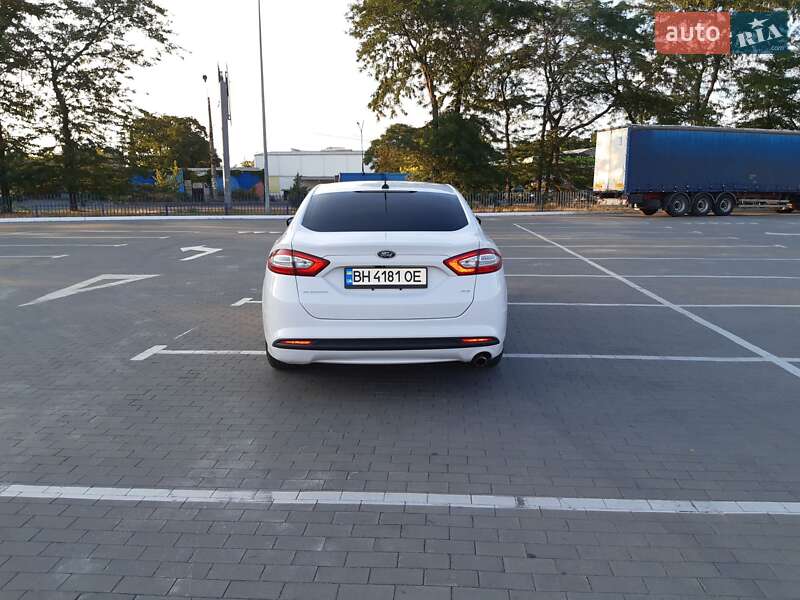 Седан Ford Fusion 2016 в Одесі