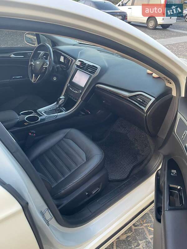 Седан Ford Fusion 2013 в Дніпрі