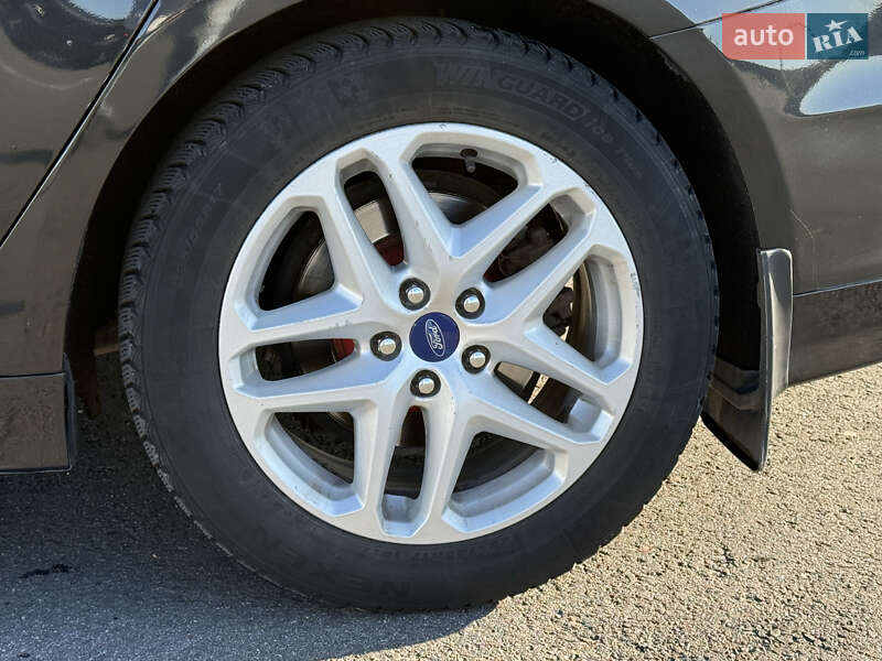 Седан Ford Fusion 2013 в Львове