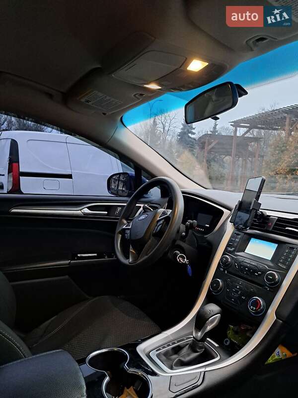 Седан Ford Fusion 2015 в Балаклії