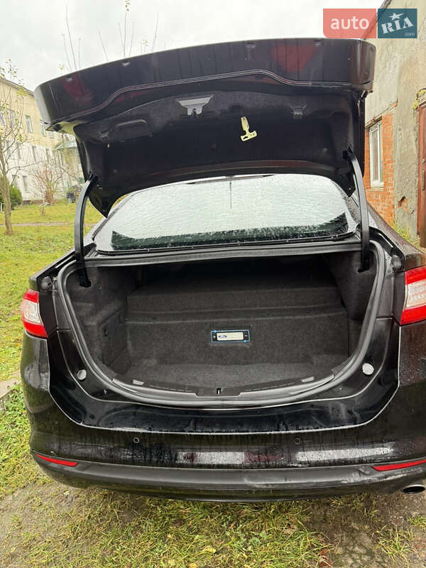 Седан Ford Fusion 2016 в Львове