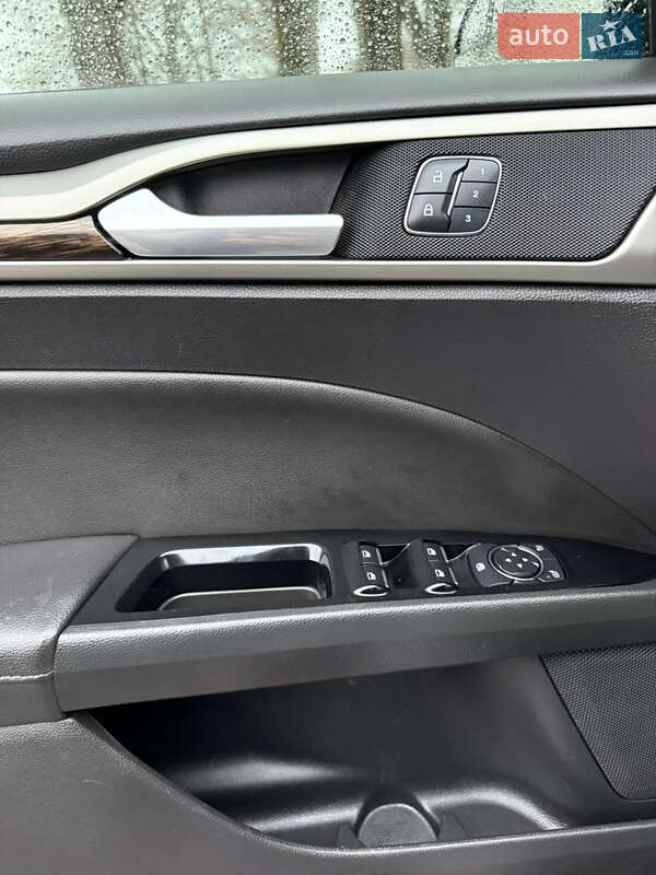 Седан Ford Fusion 2016 в Львове