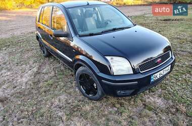 Хэтчбек Ford Fusion 2004 в Сарнах