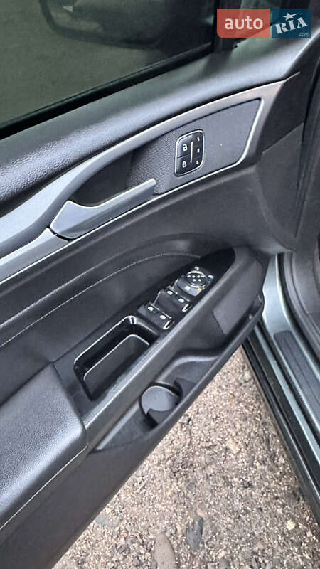 Седан Ford Fusion 2015 в Смеле