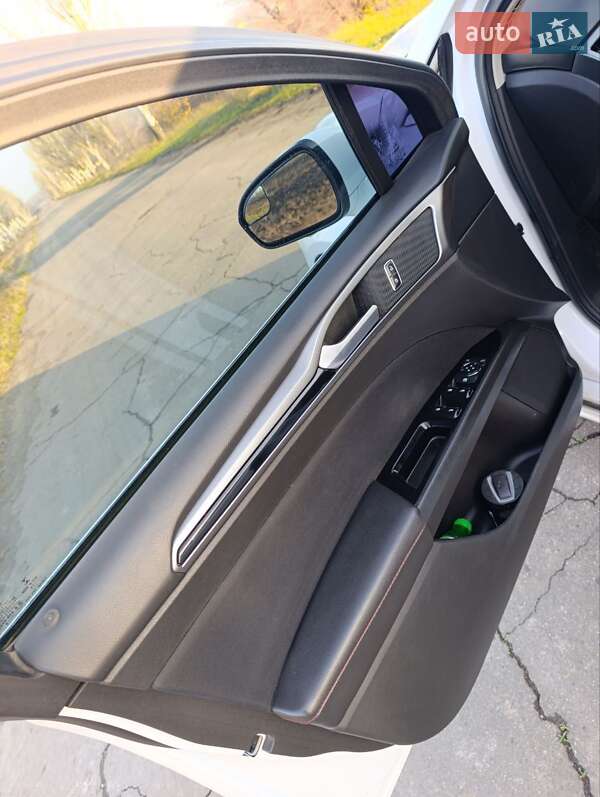 Седан Ford Fusion 2016 в Дніпрі