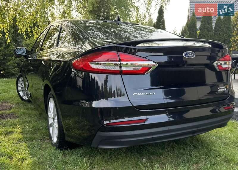Седан Ford Fusion 2019 в Рівне