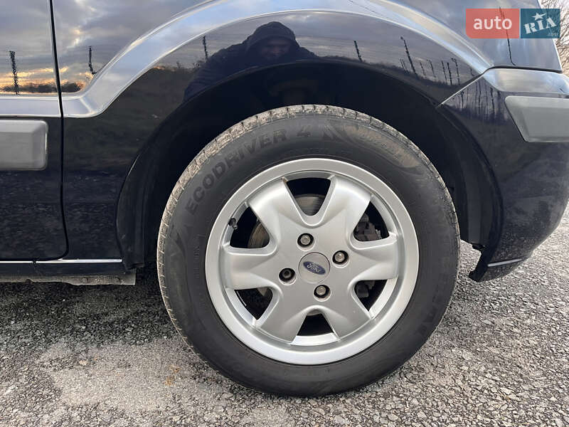 Хэтчбек Ford Fusion 2006 в Звягеле