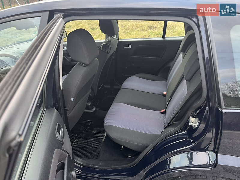 Хэтчбек Ford Fusion 2006 в Звягеле