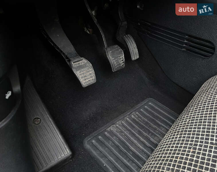 Хэтчбек Ford Fusion 2006 в Звягеле