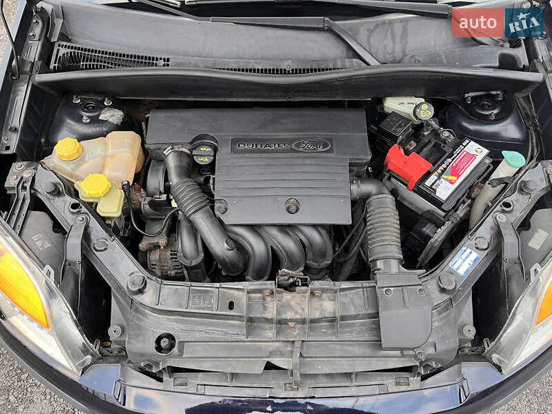 Хэтчбек Ford Fusion 2006 в Звягеле