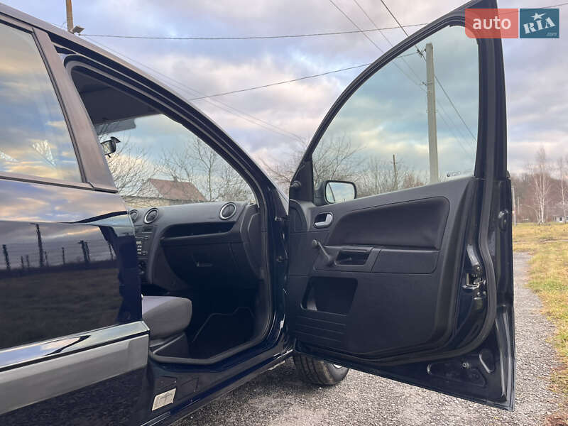 Хэтчбек Ford Fusion 2006 в Звягеле