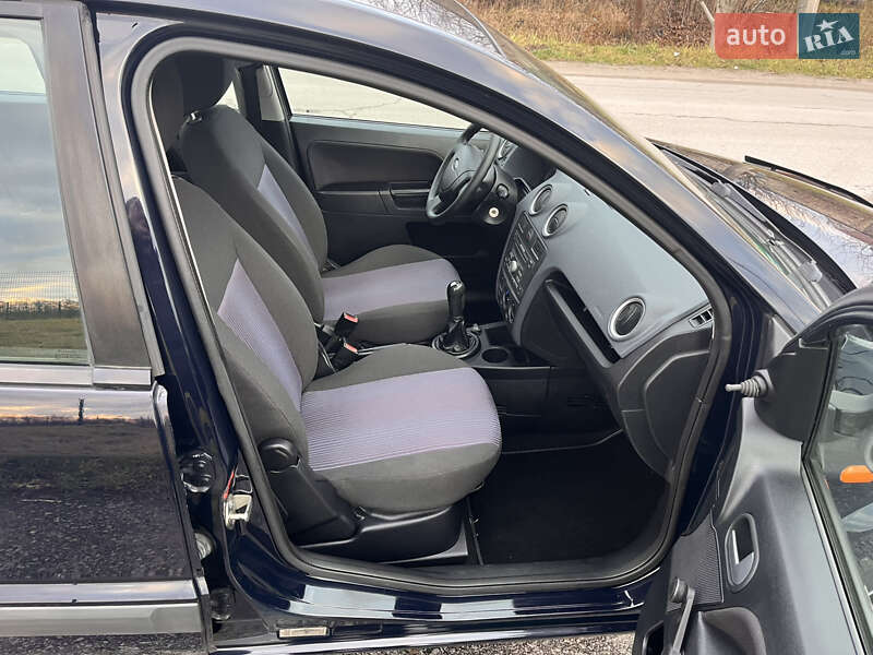 Хэтчбек Ford Fusion 2006 в Звягеле