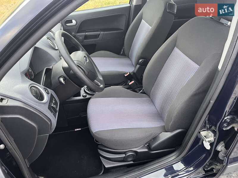 Хэтчбек Ford Fusion 2006 в Звягеле