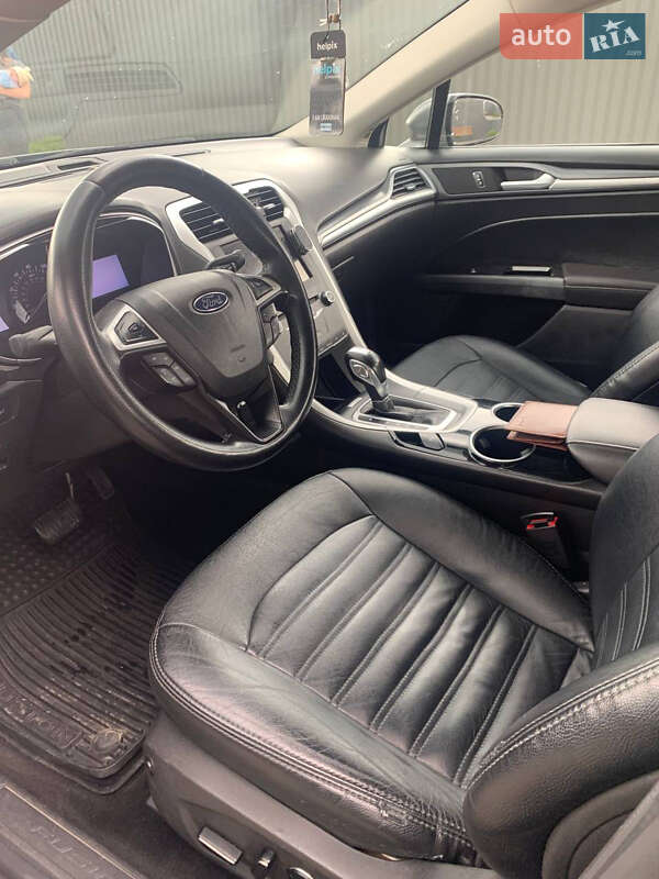 Седан Ford Fusion 2012 в Косове