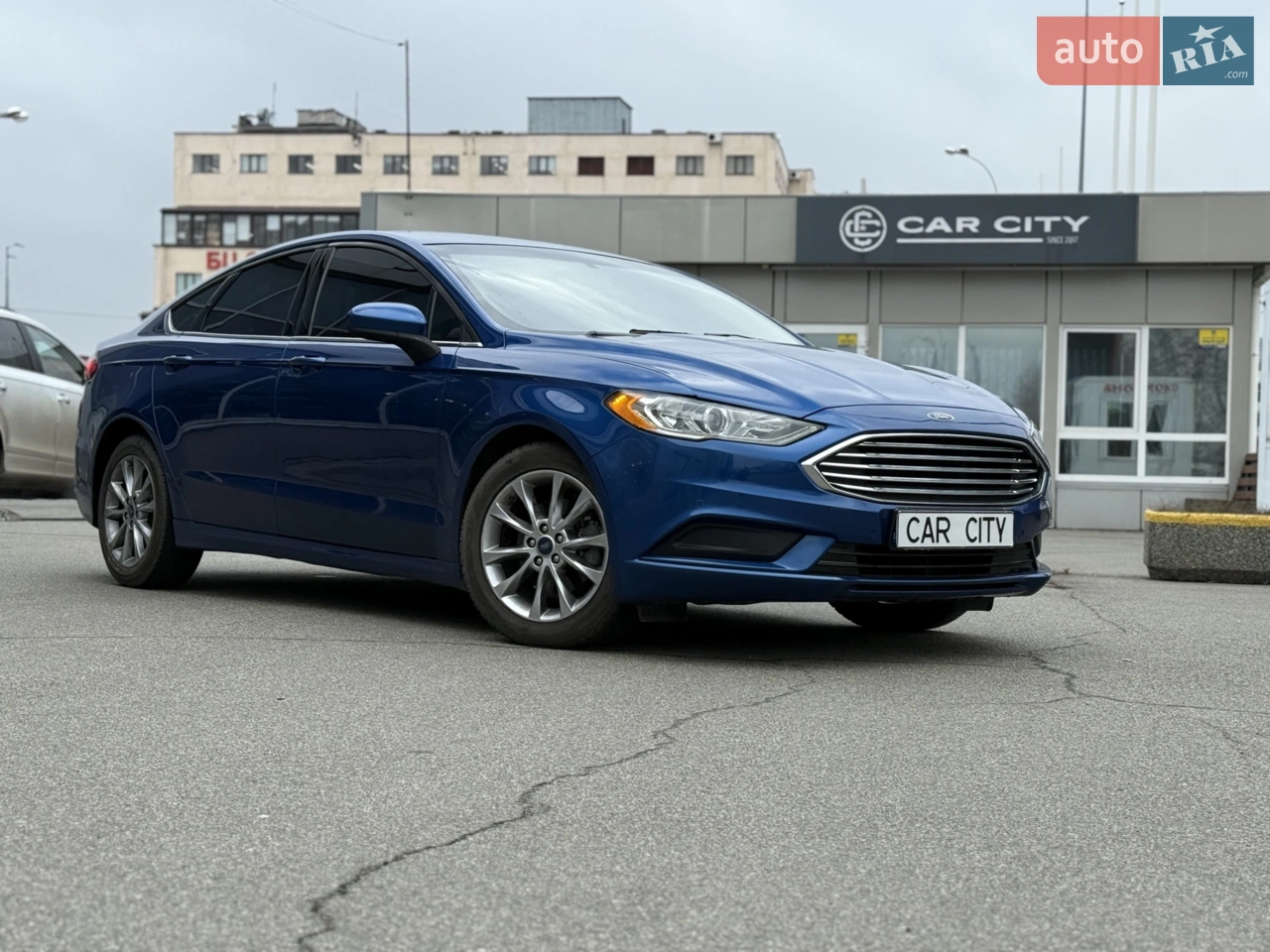Рестайлінговий Ford Fusion Se з найправильнішим двигуном 2.5 з мінімальними пошкодженнями та реальним пробігом всього 9 тис.км! 

Привезена з мінімальним пошкодженням фронтальної частини. 
Капот , крило та фару - замінили, ніякої шпатльовки. 
Безпека відновлена 
Геометрія кузова у заводському стані
2 ключі та 2 комлплекти гуми (зима/літо) 

Технічно та візуально Ford у чудовому стані
Можливо встановити ГБО 4-го покоління. 
У ходу – дуже приємна машина, без сторонніх звуків
Кондиціонер справний
Двигун та коробка сухі, без підтікань чи запотівань
Ходова обслужена , ніяких сторонніх звуків

Ви можете придбати цей автомобіль у кредит або лізинг (перший внесок від 25%, терміном до 5 років) 

Ми знаходимося за адресою м.Київ, провулок Балтійський, 20, працюємо без перерв та вихідних з 10:00 до 19:00 (нд за домовленістю)

Автомобіль перевіряється в сервісах, яким Ви довіряєте, у зручний для Вас час. Розрахунок лише після повного переоформлення в МРЕВ.

В наявності завжди більше 70 автомобілів, будемо раді Вас бачити