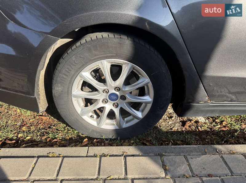 Седан Ford Fusion 2015 в Коломиї