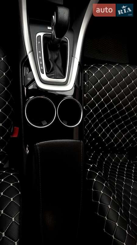 Седан Ford Fusion 2013 в Вышгороде