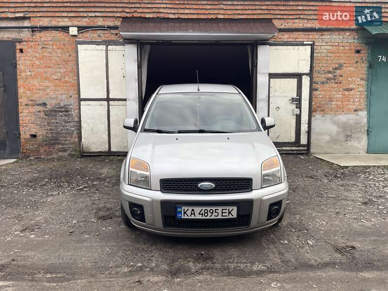 Хетчбек Ford Fusion 2010 в Ніжині