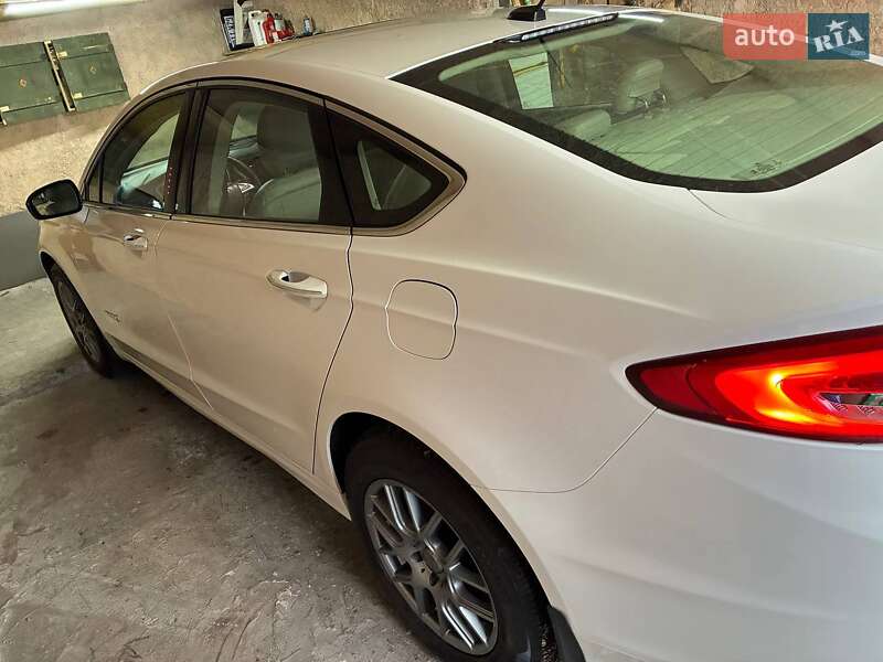 Седан Ford Fusion 2016 в Терновке