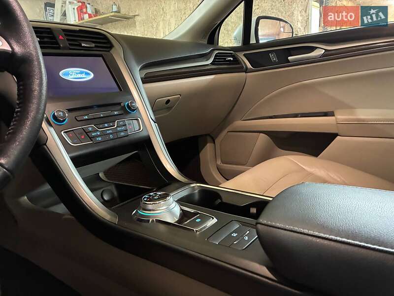 Седан Ford Fusion 2016 в Терновке