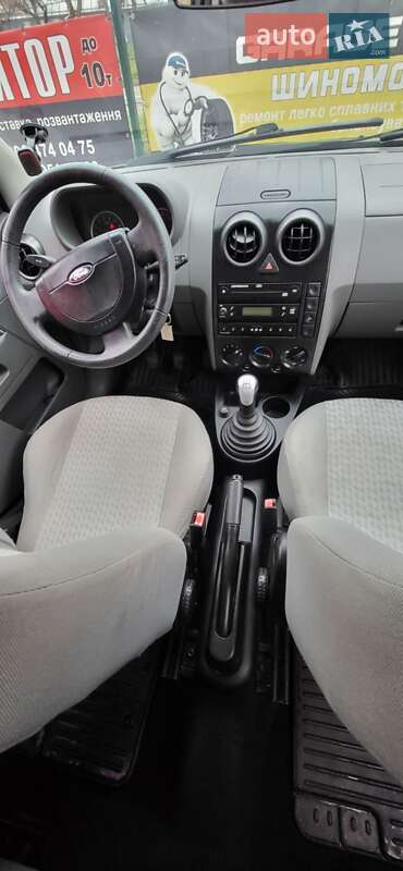 Хэтчбек Ford Fusion 2003 в Калуше