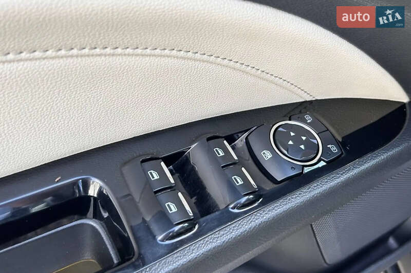 Седан Ford Fusion 2015 в Одесі