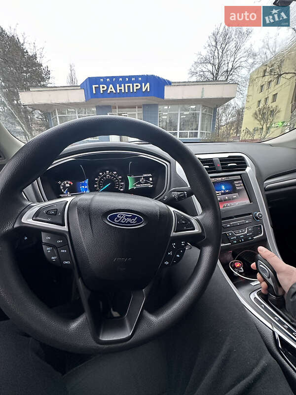 Седан Ford Fusion 2016 в Ладыжине