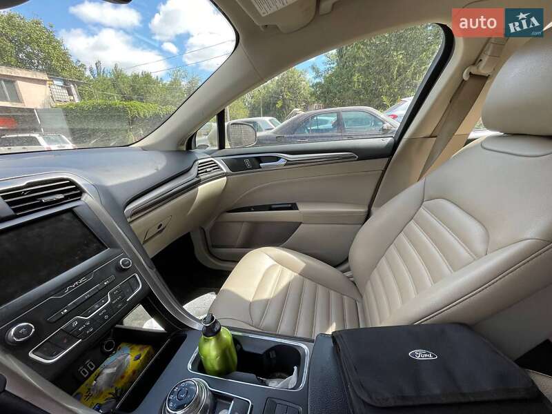 Седан Ford Fusion 2019 в Апостоловому