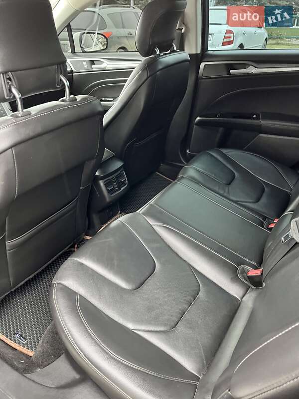 Седан Ford Fusion 2014 в Бродах