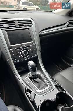 Седан Ford Fusion 2014 в Бродах