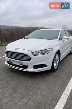Седан Ford Fusion 2016 в Золочеві