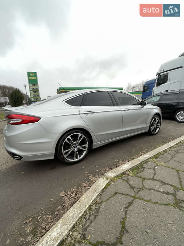 Седан Ford Fusion 2016 в Львове