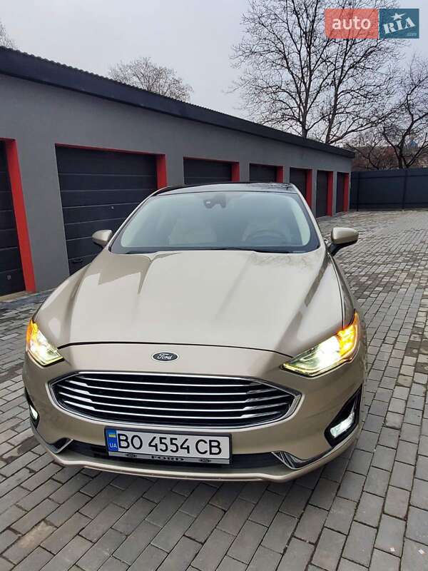 Седан Ford Fusion 2019 в Борщеве