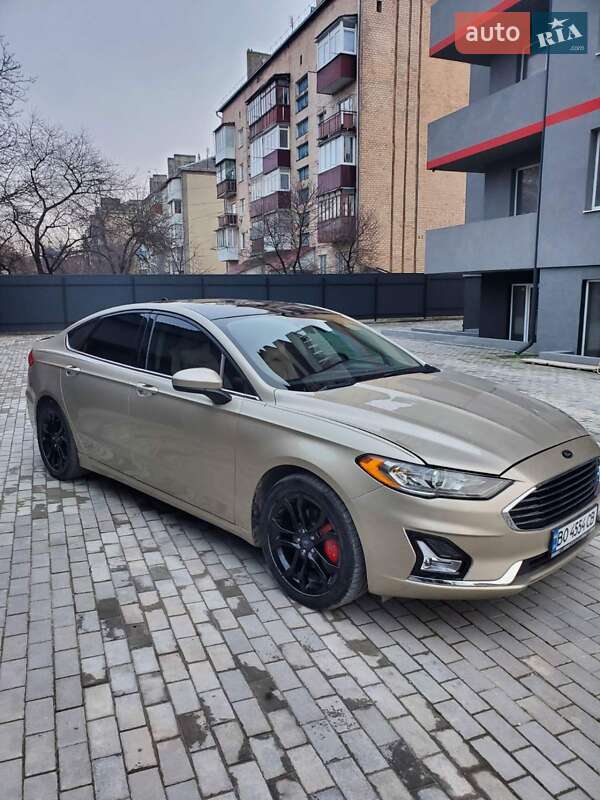 Седан Ford Fusion 2019 в Борщеве