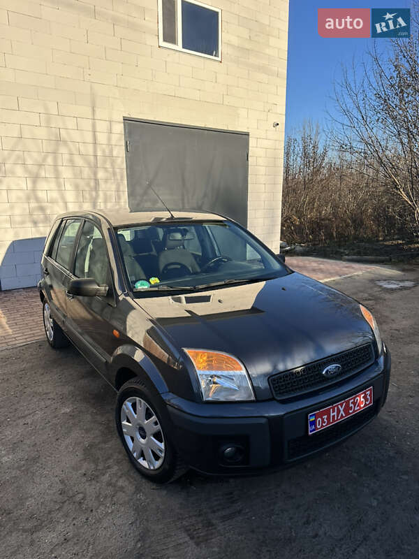 Хэтчбек Ford Fusion 2007 в Хороле