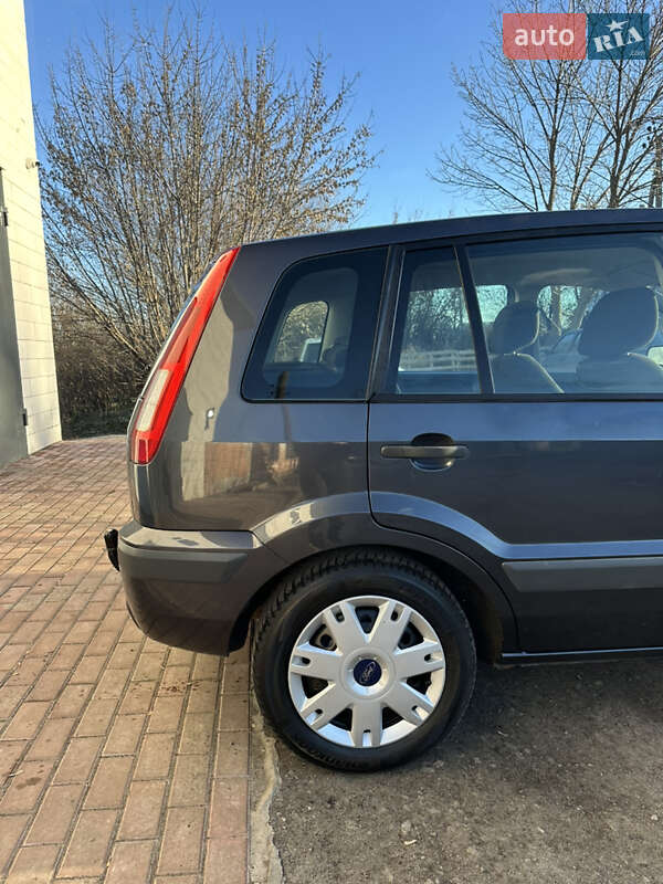 Хэтчбек Ford Fusion 2007 в Хороле