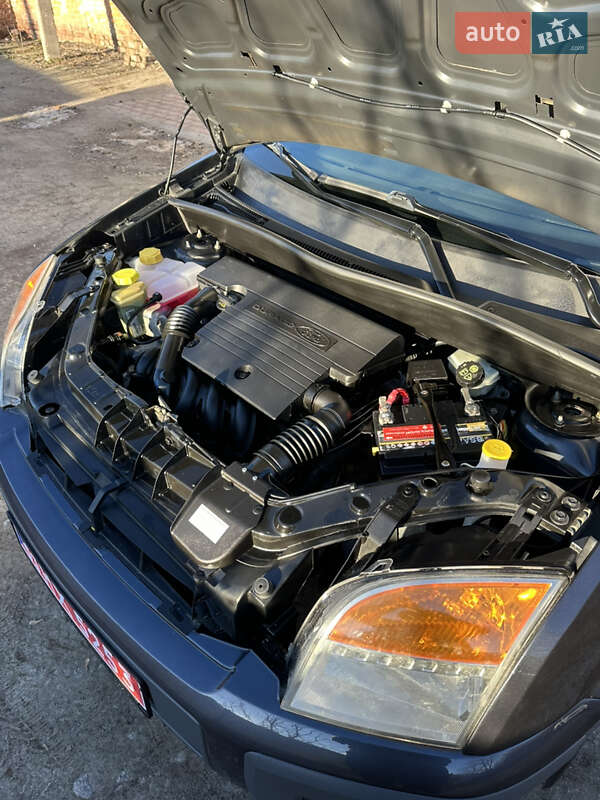 Хэтчбек Ford Fusion 2007 в Хороле