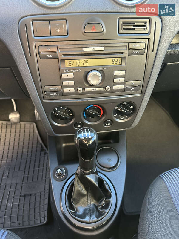 Хэтчбек Ford Fusion 2007 в Хороле