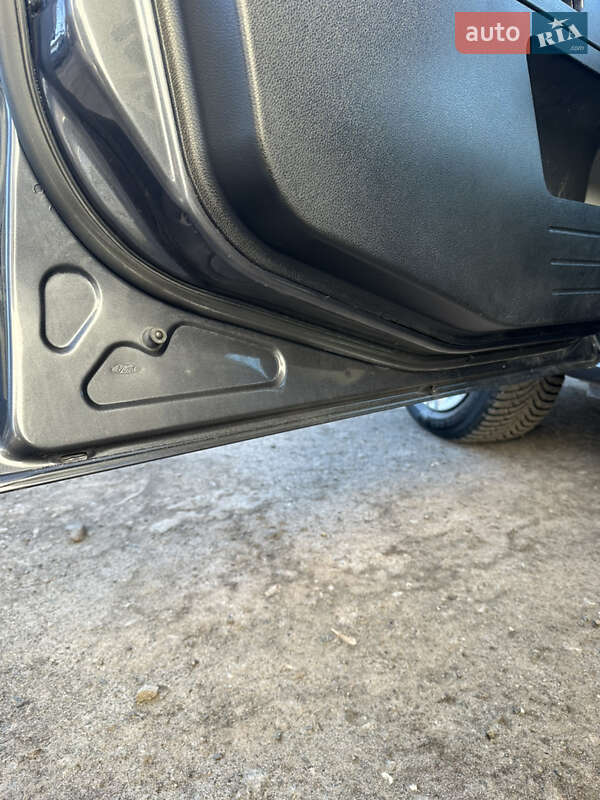 Хэтчбек Ford Fusion 2007 в Хороле