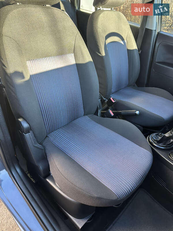 Хэтчбек Ford Fusion 2007 в Хороле