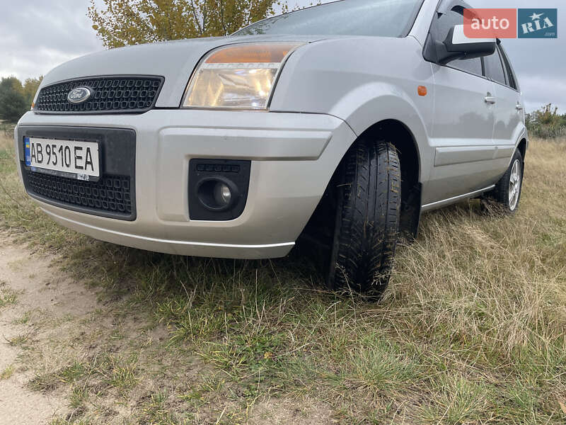 Хэтчбек Ford Fusion 2011 в Калиновке