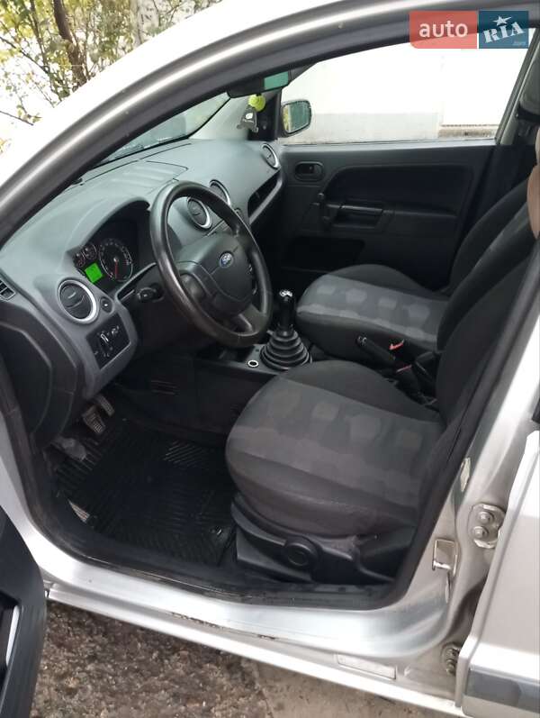 Хэтчбек Ford Fusion 2007 в Окнах фото 9 Хэтчбек Ford Fusion 2007 в Окнах